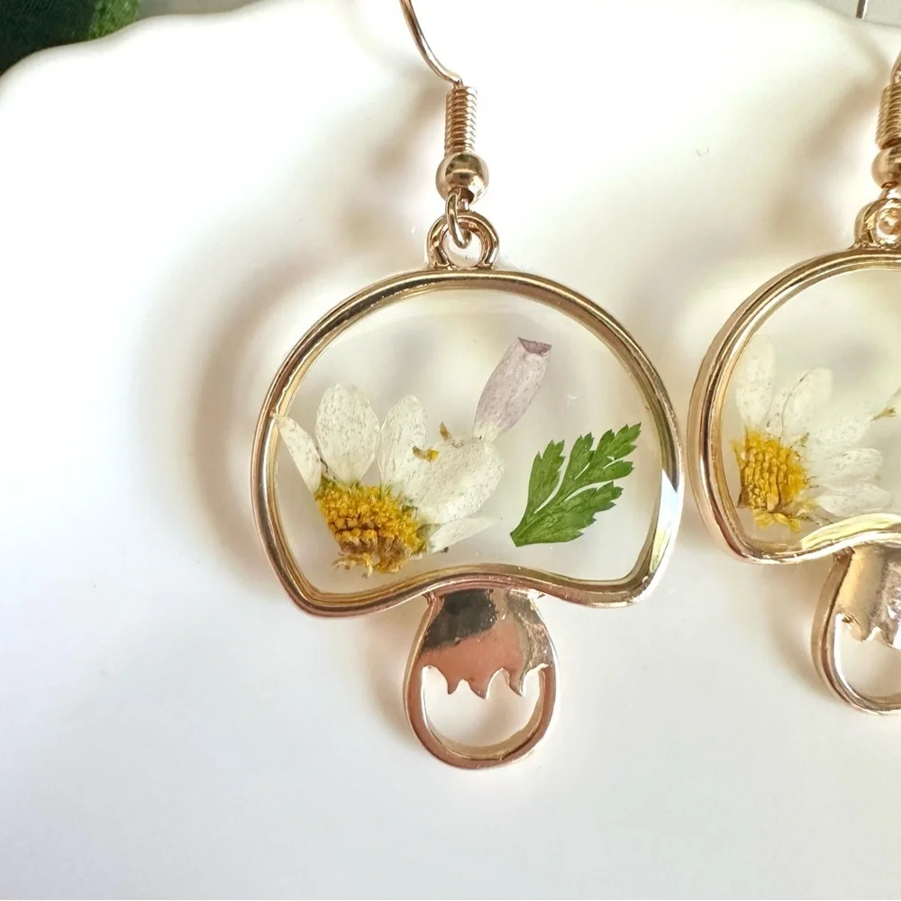 2/$30🌵 Real Dried Pressed Flowers Leaves Mushroom Earrings Daisy Jewelry NEW